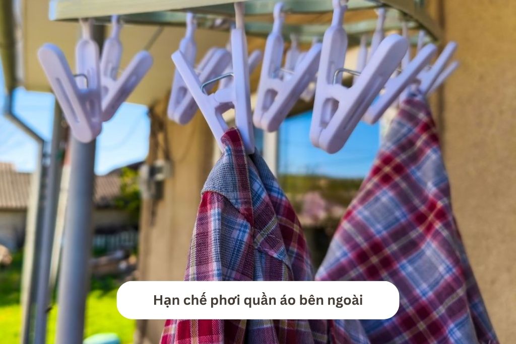 Hạn chế phơi quần áo bên ngoài
