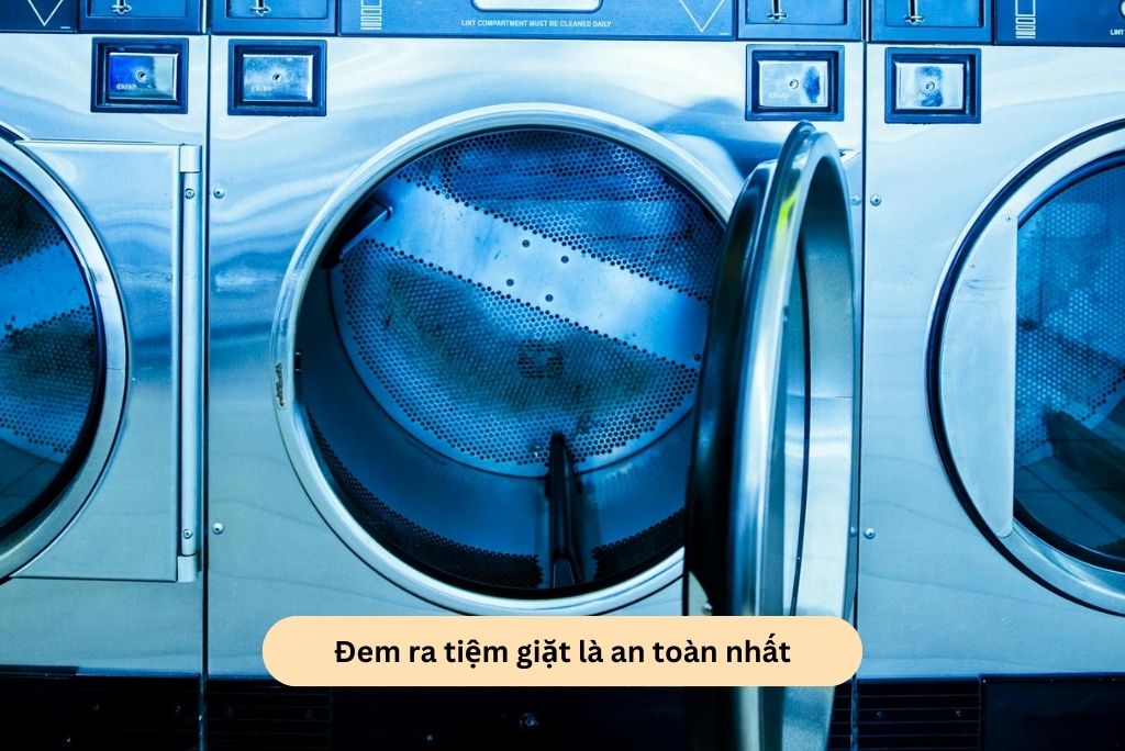 Đem ra tiệm giặt là an toàn nhất