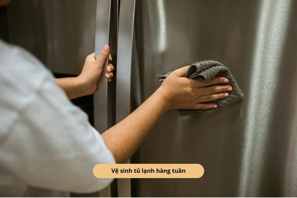 Vệ sinh tủ lạnh hàng tuần