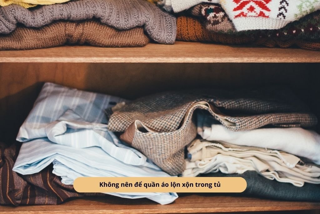 Không nên để quần áo lộn xộn trong tủ