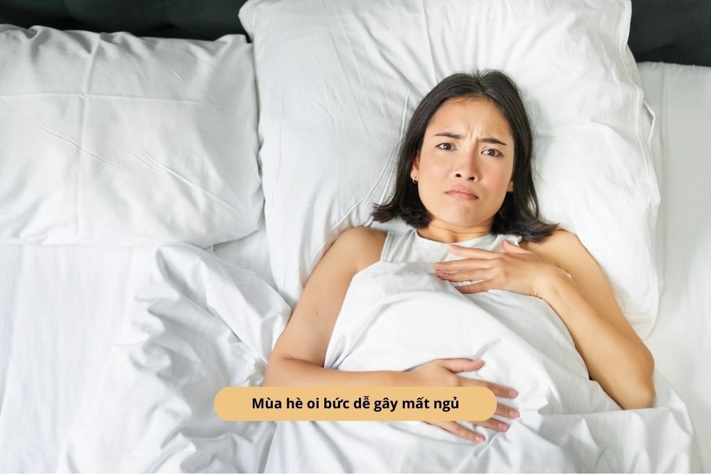 Mùa hè oi bức dễ gây mất ngủ