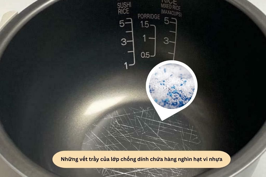 Bề mặt chống dính của lòng nồi trầy xước